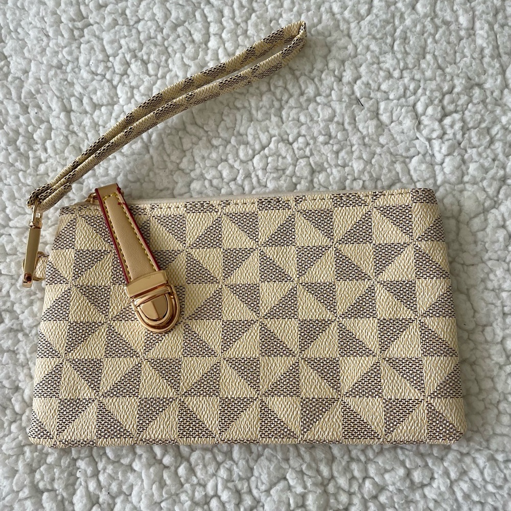 Geometric Patterned Wristlet Clutch